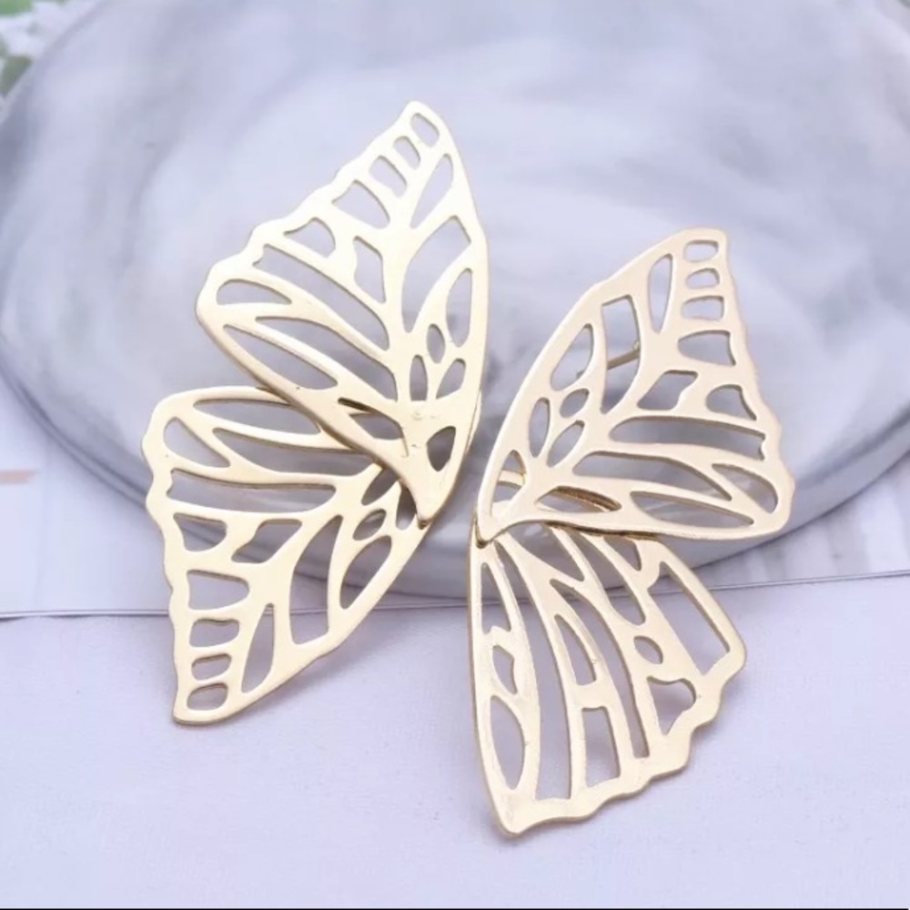 ⚜️[𝟯/$𝟭𝟴]⚜️Big Gold Butterfly Boho Earrings NEW - Picture 2 of 10